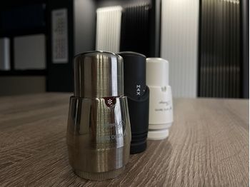 Вертикальные термоголовки, термогорегулятор смотрит вверх